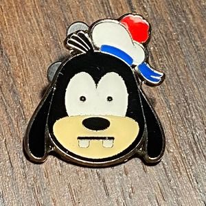 Disney Park Cruise Lines Goofy Sailor hat wide eye Enamel Pin